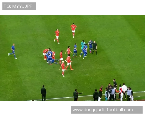 世界杯焦点战AC米兰与马竞握手言和争议判罚引发全场热议